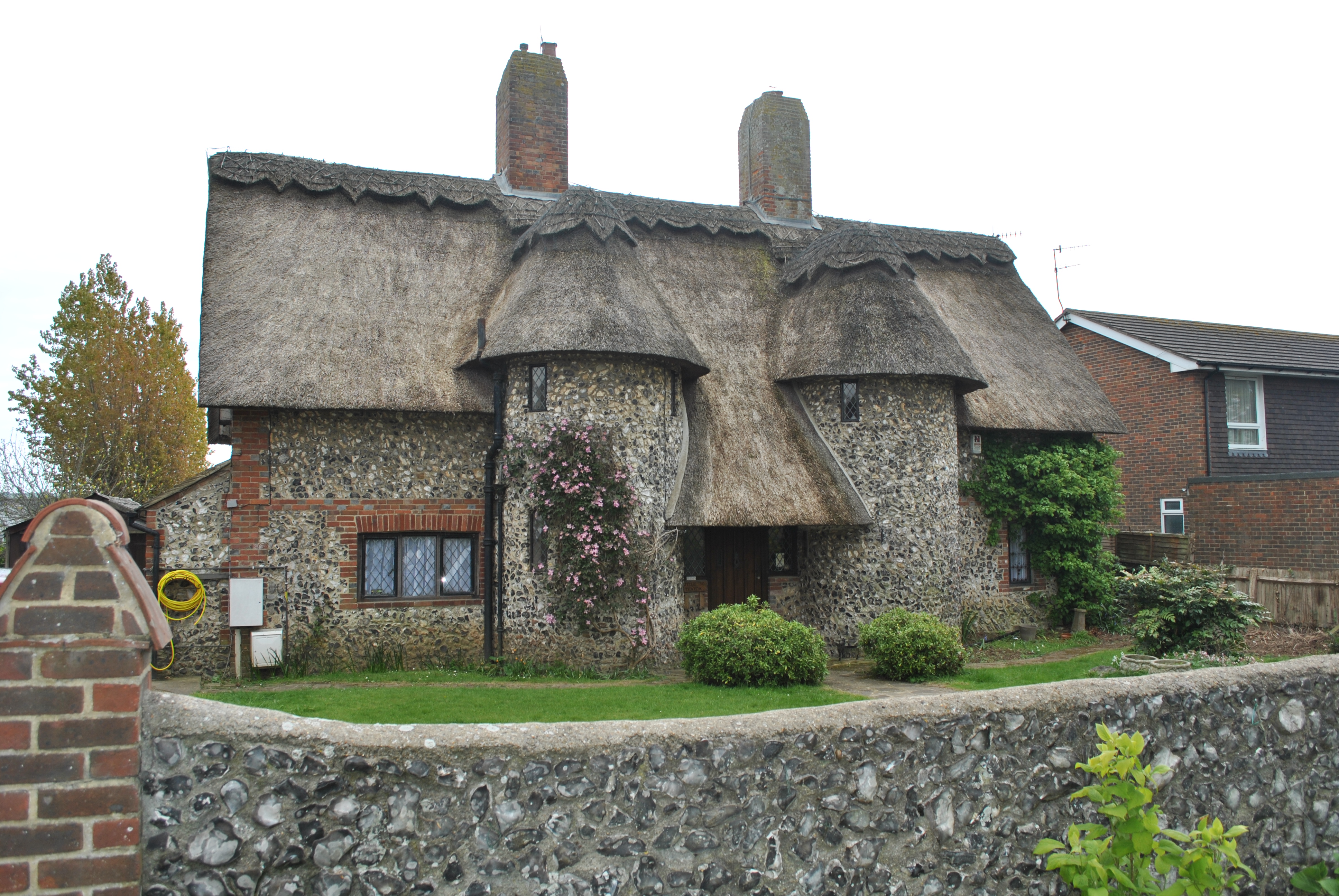 external image II_Little%20Thatch,%20Seaford,%20UK.JPG